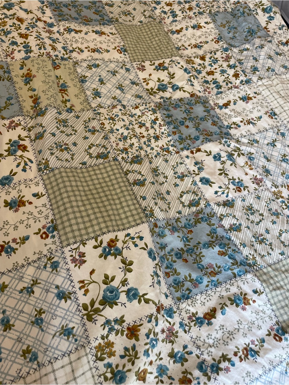 King size 100% cotton Floral Patchwork Quilt looking duvet
